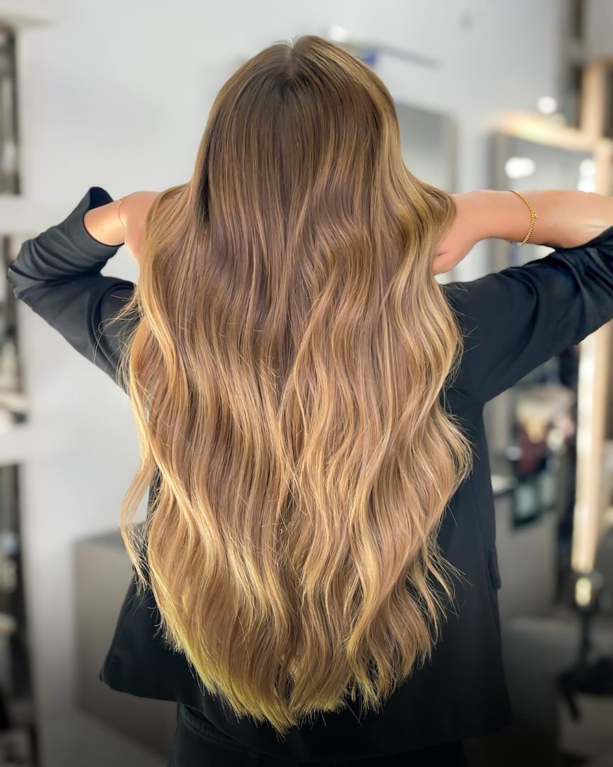 Balayage dorado en melena larga